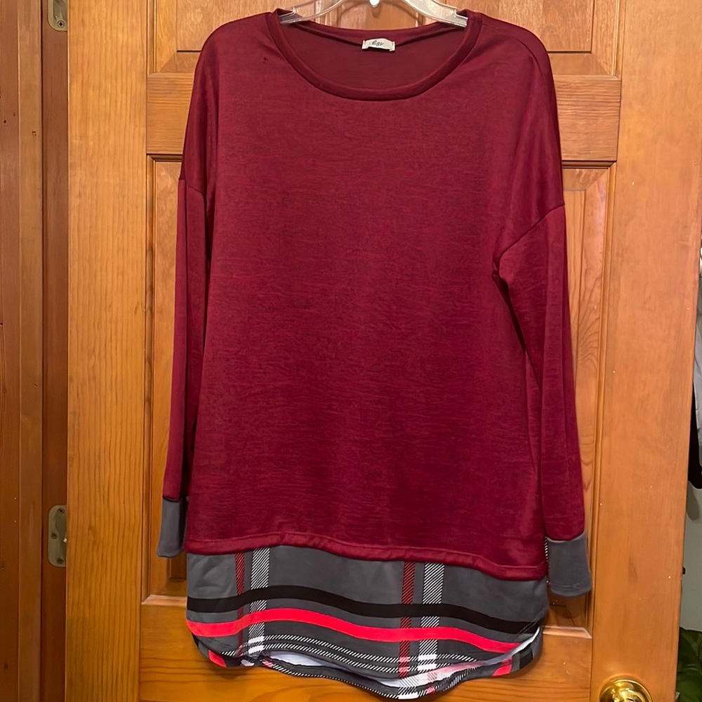 Super cute sweatshirt with undershirt details.